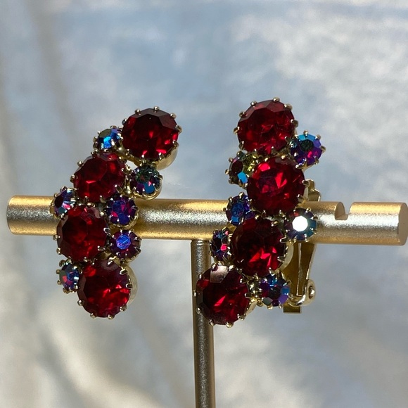 RARE Vintage Kramer New York Red Rhinestone AB Climbing Earring’s - Picture 5 of 8